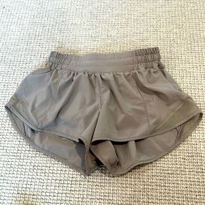 Lululemon Hotty Hot low-rise lined shorts